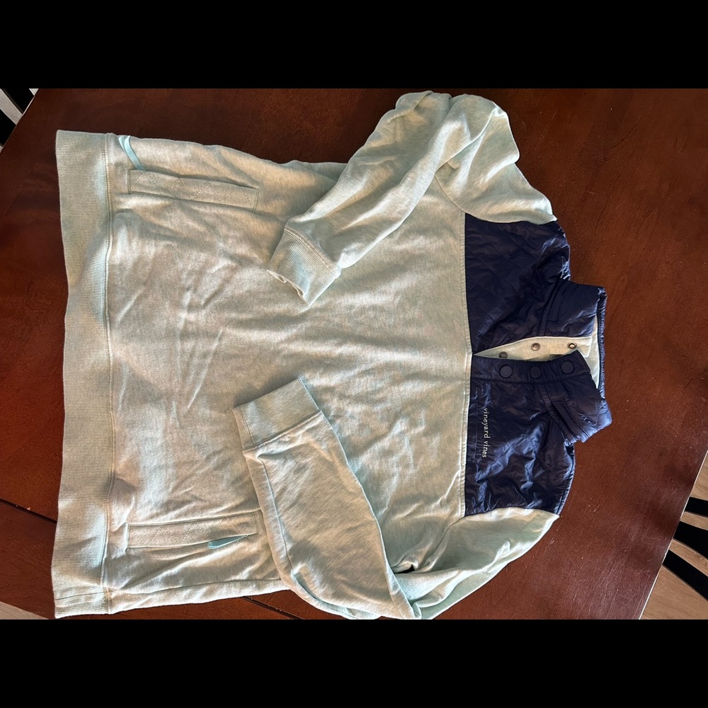 Vineyard vines pullover size M. Very good condition. No signs of wear